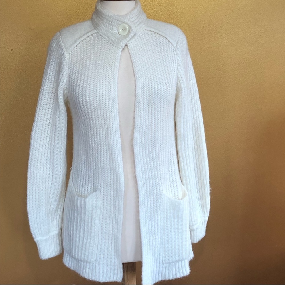 Vintage 1970s Ivory ribbed wool blend sweater/cardigan single button Size Small